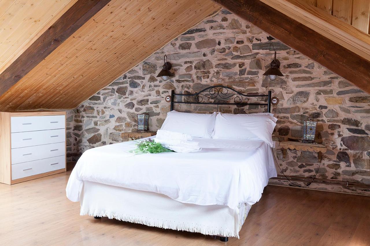 La Rosa Del Agua Bed & Breakfast El Acebo de San Miguel Bagian luar foto