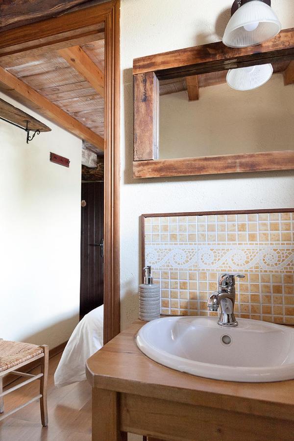 La Rosa Del Agua Bed & Breakfast El Acebo de San Miguel Bagian luar foto