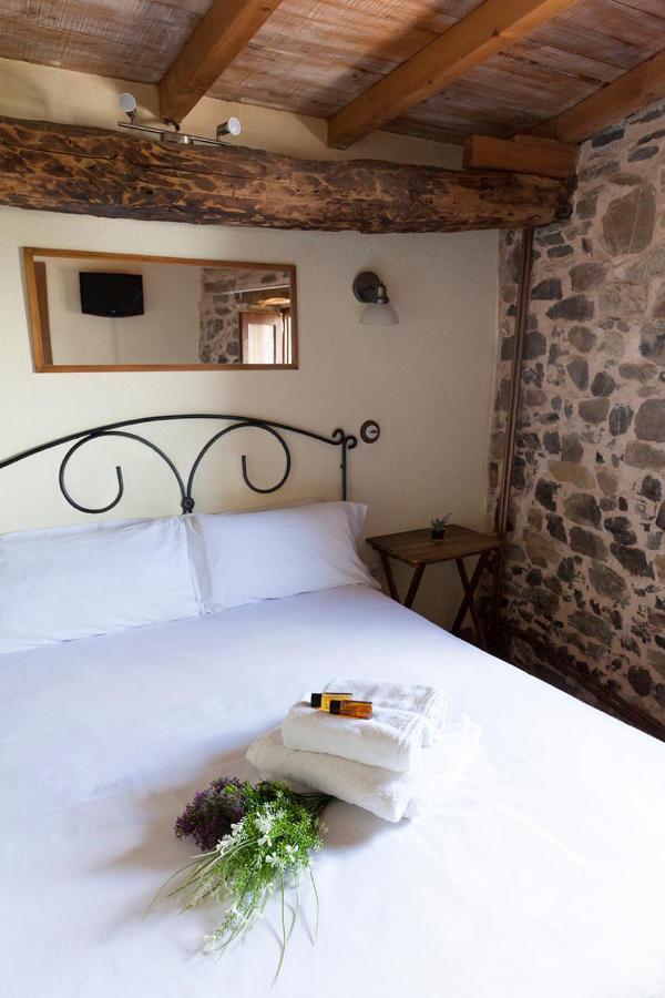 La Rosa Del Agua Bed & Breakfast El Acebo de San Miguel Bagian luar foto